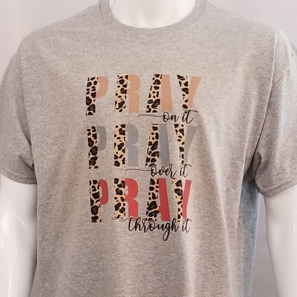 ๐ GILDAN T-SHIRT - XL - Picture 1 of 4